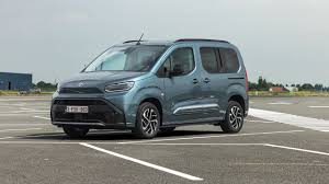 Toyota Proace Electric Furgon Long 75 kWh 136 KM